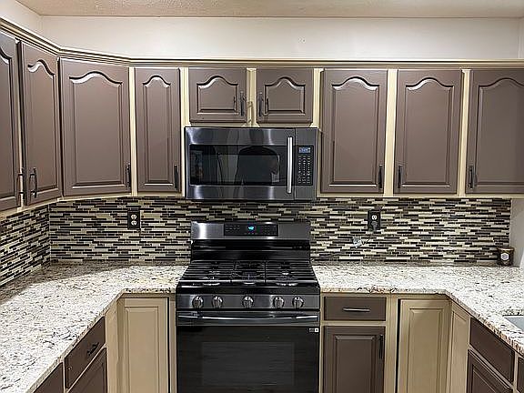 4th image of 8100 Cobblestone Ct