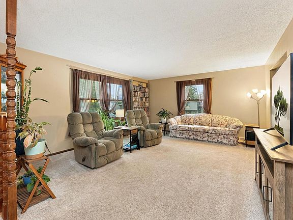 4th image of 703 Evergreen DRIVE