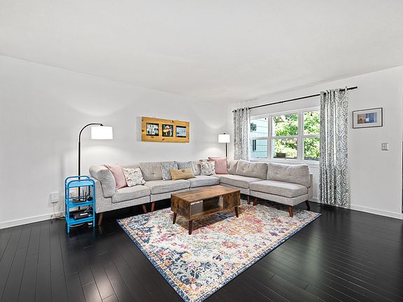 4th image of 731 Thornwood Way