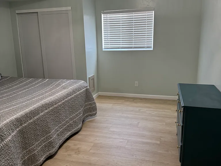 155 N 200 E — Photo 14