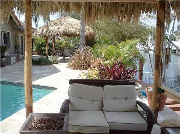 Exterior View / Side Pool