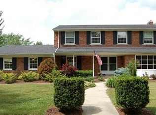 8490 Concord Rd, Grosse Ile, MI 48138