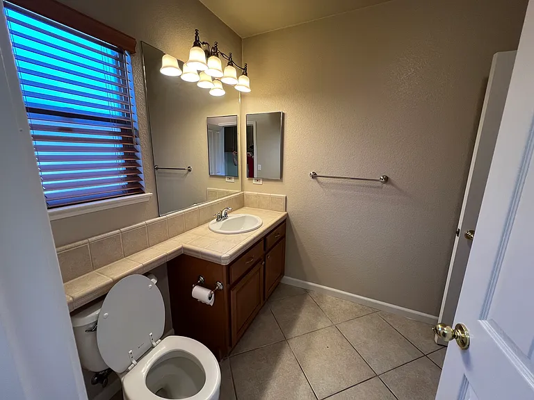 1581 Bella Cir — Photo 31
