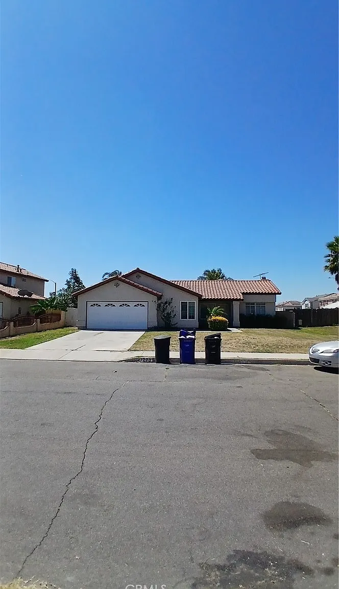 3 bed, 1423 sqft, $2,900 — Photo 1