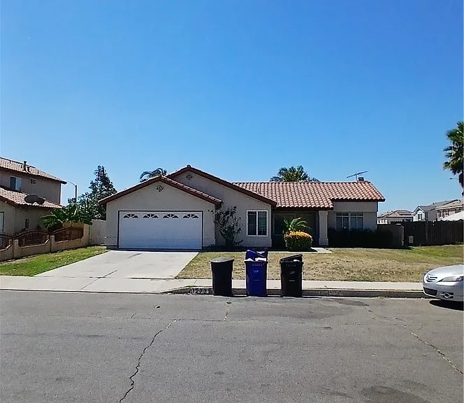 1273 W Woodcrest St — Photo 1