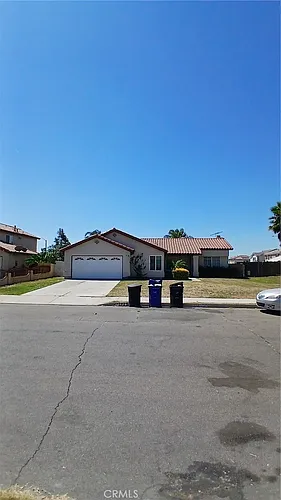 1273 W Woodcrest St Photo 1