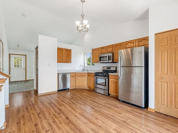 3rd image of 904 Greenleaf Dr