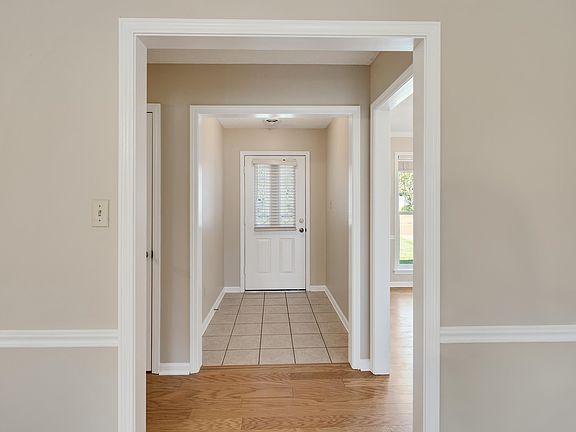 3rd image of 224 Bradford Trl
