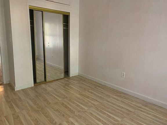 5th image of 3726 Dyre Ave #1