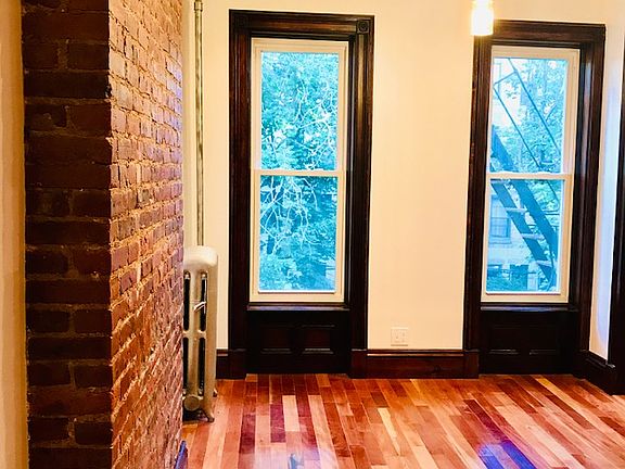 2nd image of 439 Halsey St #3