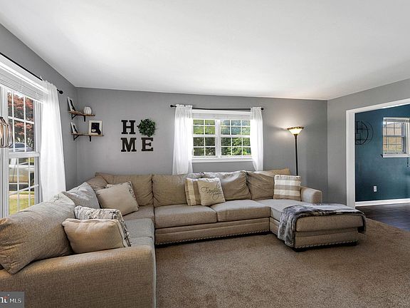 5th image of 20 Tall Oaks Ct