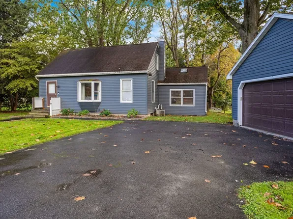 4070 Elmcrest Rd, Liverpool, NY 13090