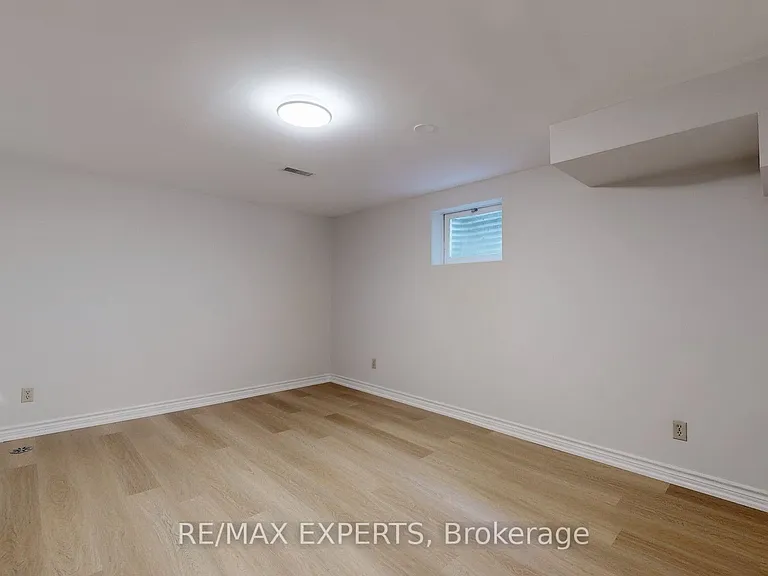 187 Cassandra Blvd — Photo 33