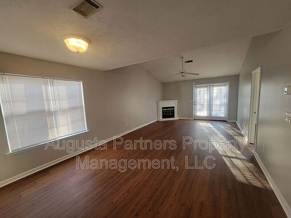 3rd image of 920 Cammaron Way