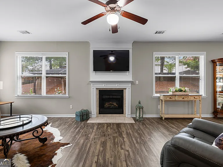77 Lakeshore Pkwy — Photo 8
