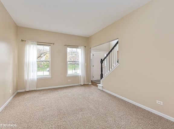 2nd image of 700 E Thornwood Dr