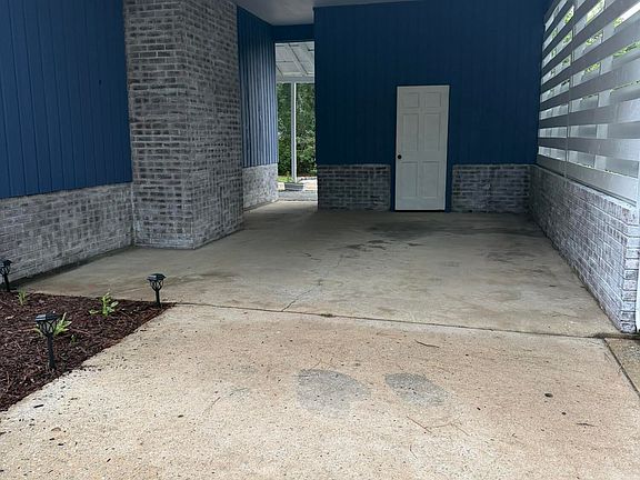4th image of 205 SW Maynard Rd