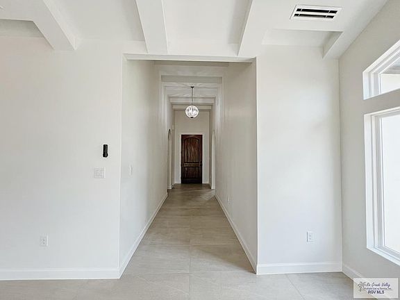 4th image of 205 Brooks Cir N
