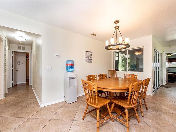 5th image of 3840 20th Ave NE