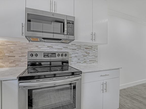5th image of 2940 Crosley Drive E