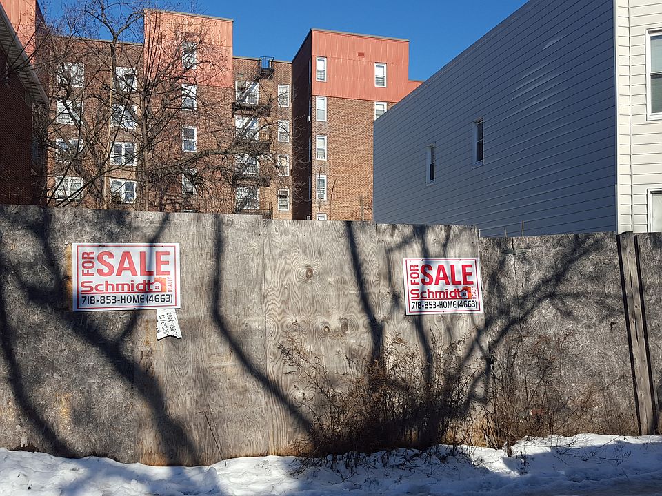 1st image of 15 Lawrence Ave