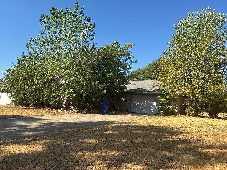 2nd image of 3605 Mockingbird Ln