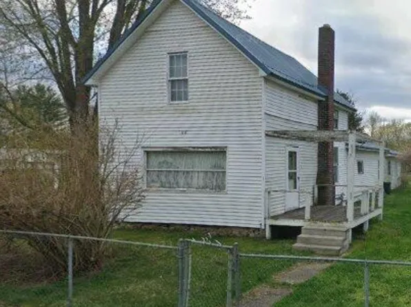 306 E County Line Rd, Wolcottville, IN 46795