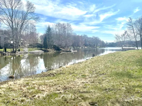 532 W Prancer Dr N, Santa Claus, IN 47579