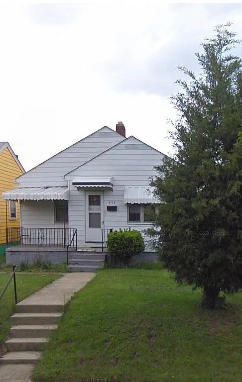 652 E Gates St photo 1