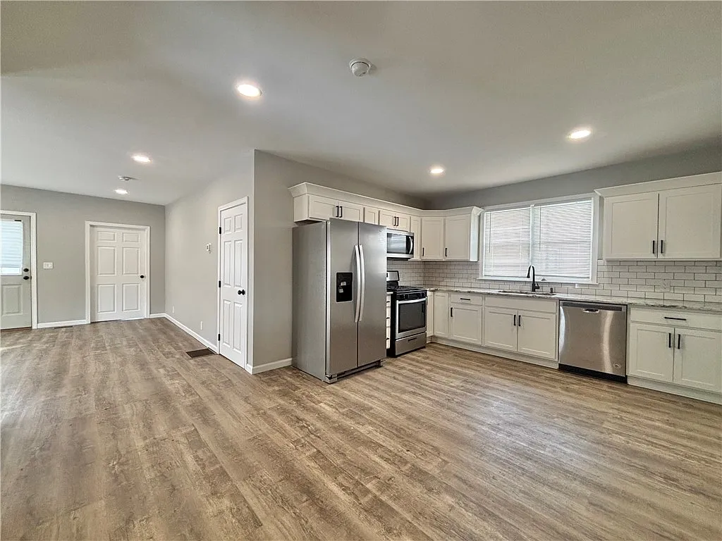 2 bed, 2.0 bath, 1000 sqft, $1,700 — Photo 2