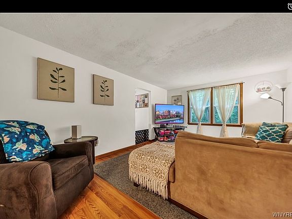 5th image of 81 Errington Ter #1