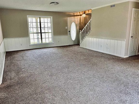 3rd image of 300 Hilldale Ln