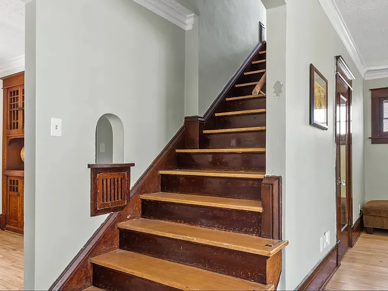 319 Earl St — Photo 20