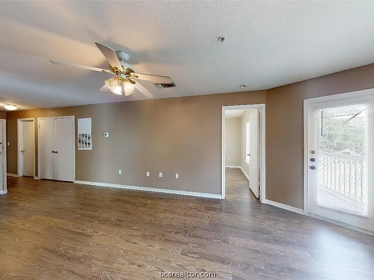 523 Sw Pkwy #204 — Photo 5