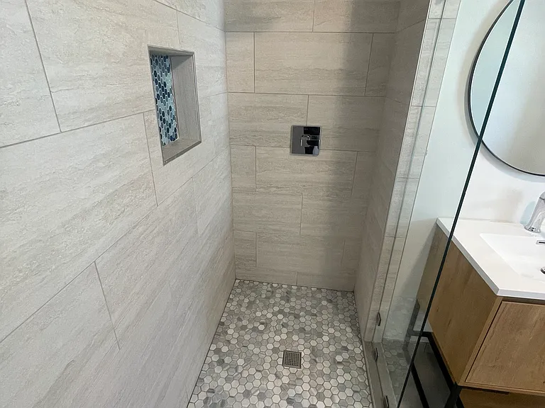 1066 Robinson Ave #2R — Photo 9