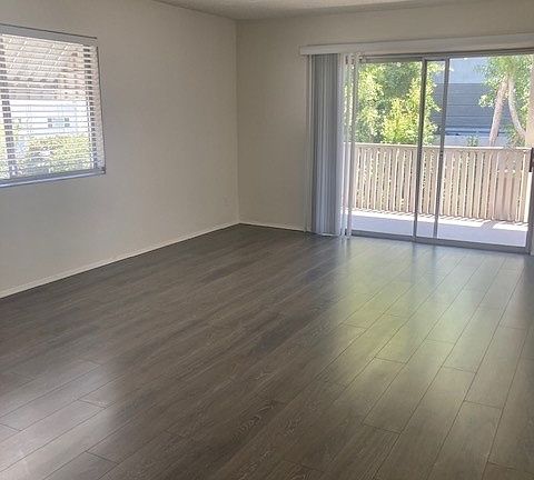 3rd image of 346 S Los Robles Ave