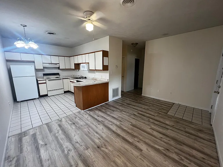 20 Pine Shore Dr #10 — Photo 1