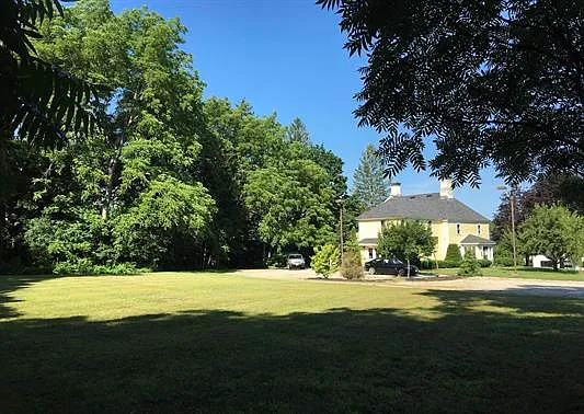 2 bed, 1.5 bath, 2000 sqft, $3,500 — Photo 2