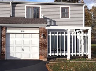 460 Maple Dr, Wheeling, IL 60090