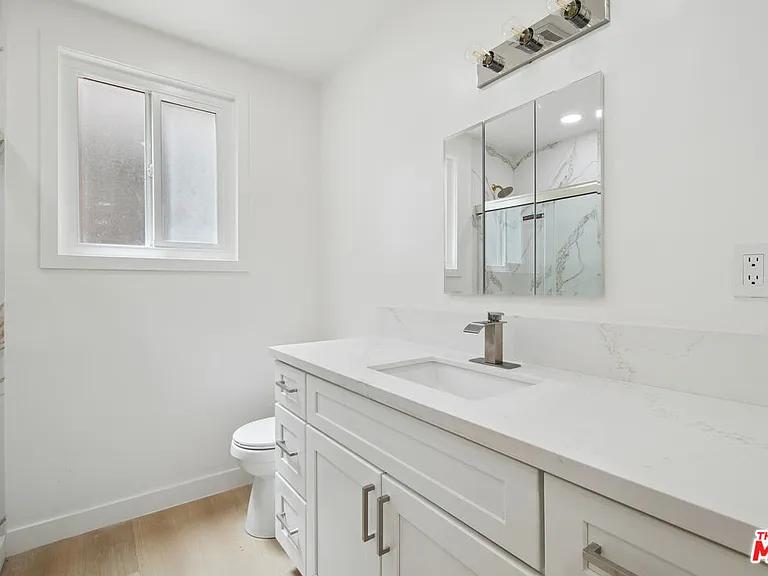 919 S Sherbourne Dr #1 — Photo 23