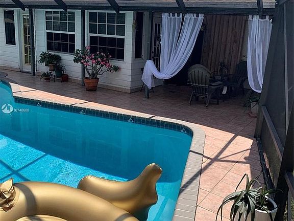 4th image of 11461 NW 39th Pl