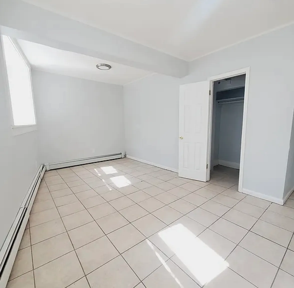 2 bed, 1200 sqft, $1,600 — Photo 2