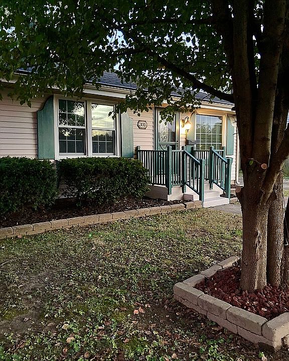 1st image of 3015 Legion Park Dr