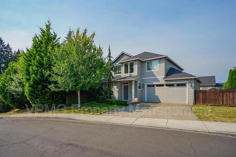 4 bed, 2.5 bath, 2161 sqft, $3,295 — Photo 2