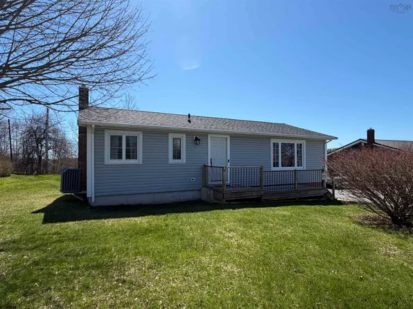 171 Centennial Ave, Lunenburg, NS B0J 2C0