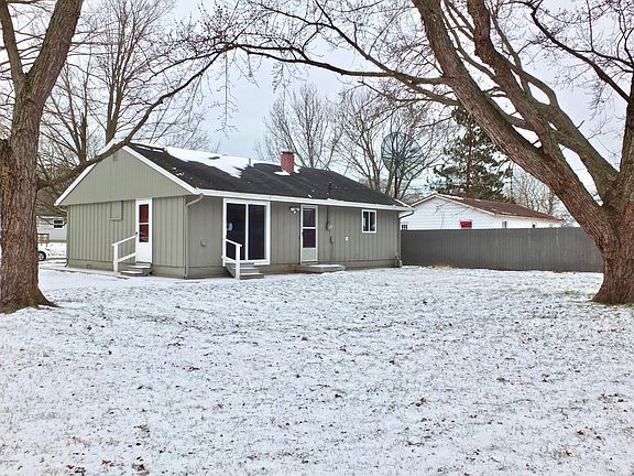 3rd image of 1097 Beverly Ct