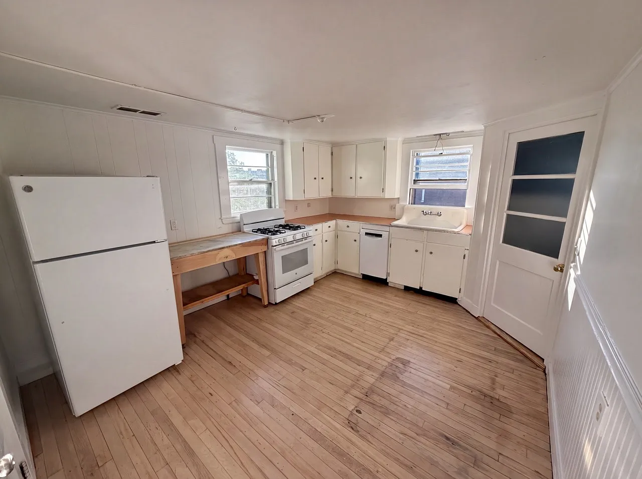3 bed, 1295 sqft, $2,900 — Photo 3