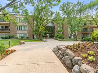 2 Oak Brook Club Dr APT C109, Oak Brook, IL