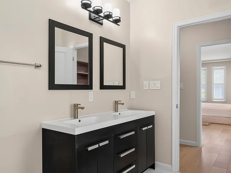 1303 Maple View Pl SE — Photo 19