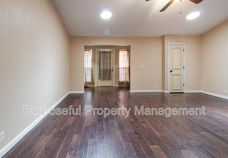 9204 Aaron Dr — Photo 7